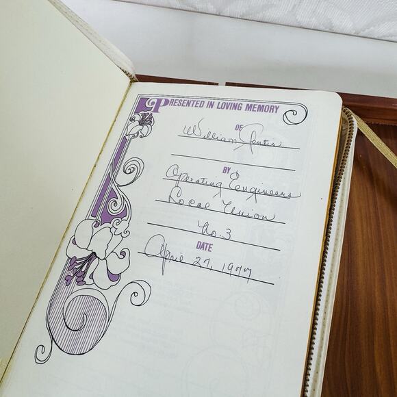 Holy Bible Memorial Edition Concordance KJV in Wooden Cedar Box - Picture 5 of 11